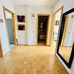 Massive Karli Loft - Over 130 Meters Floor Space - Home Theater Room - 4 Private Sleeping Areas - Best Location In Leipzig