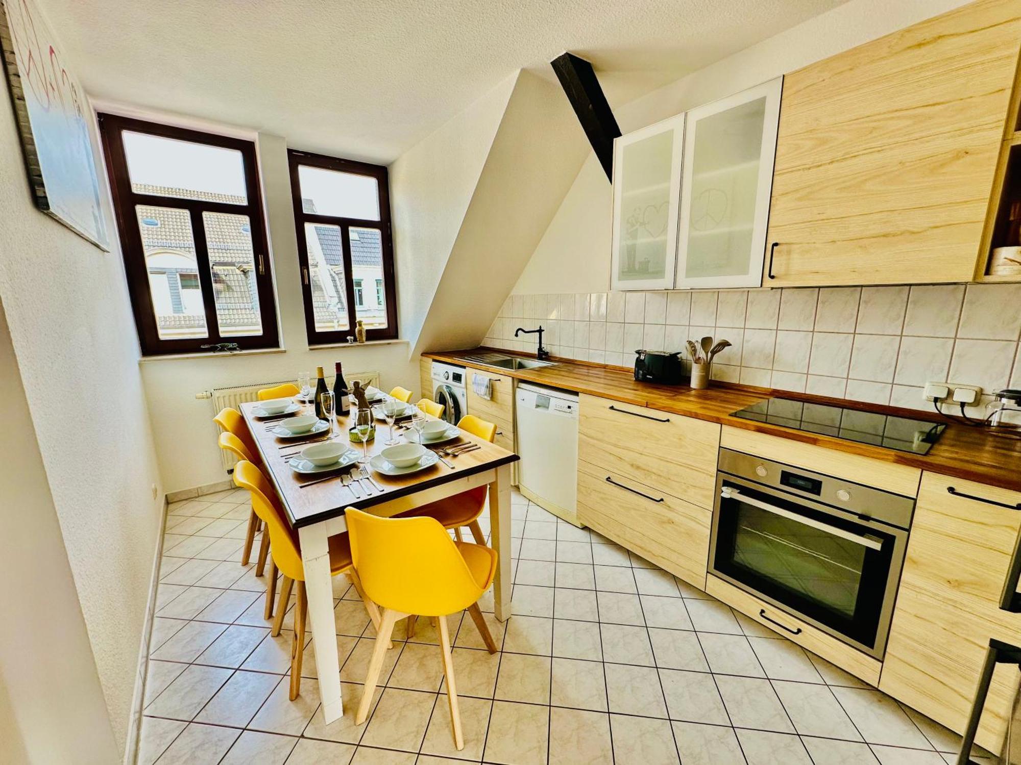 Massive Karli Loft - Over 130 Meters Floor Space - Theater - 4 Private Sleeping Areas - Location In * Leipzig