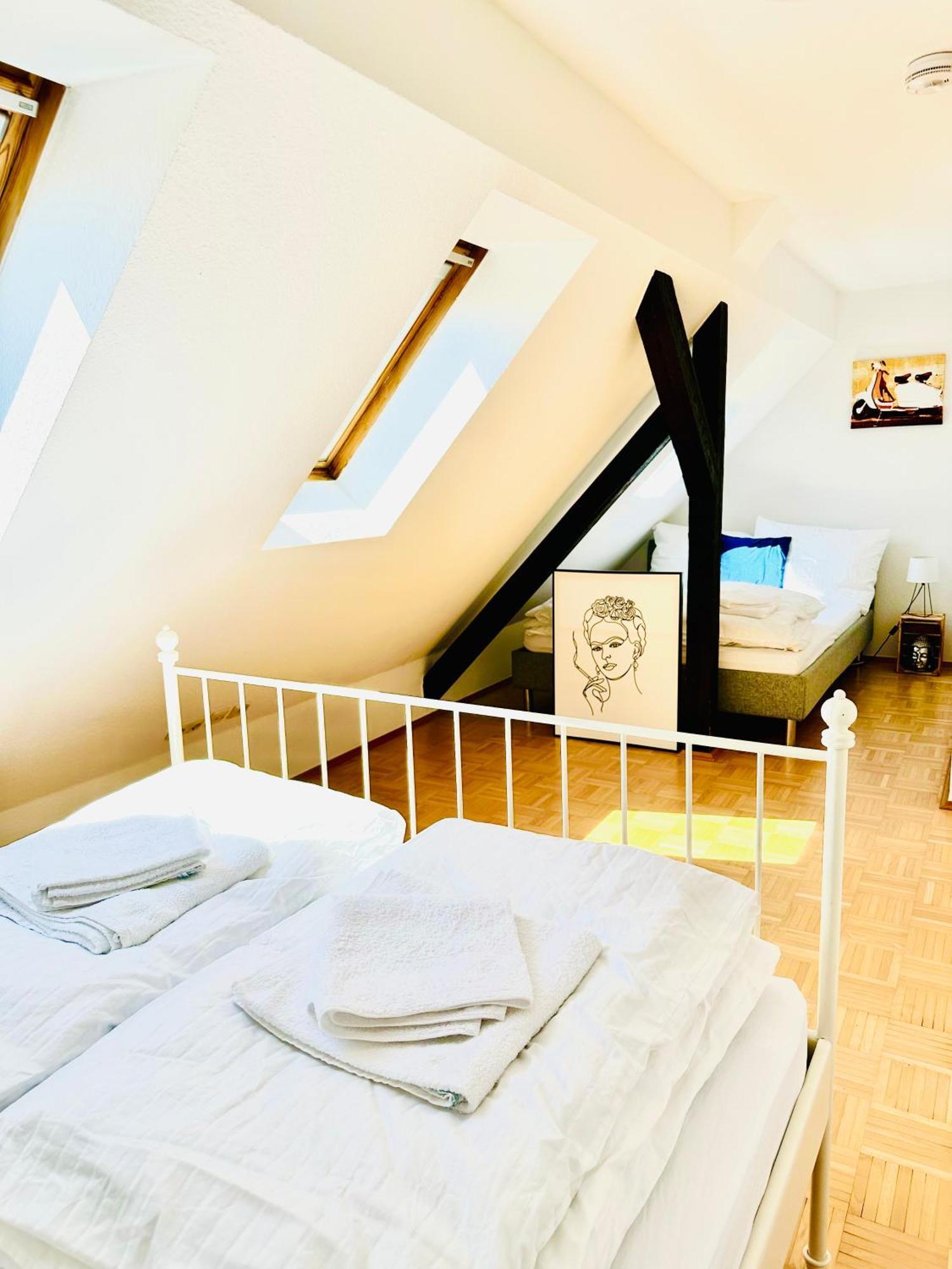 Massive Karli Loft - Over 130 Meters Floor Space - Theater - 4 Private Sleeping Areas - Location In *